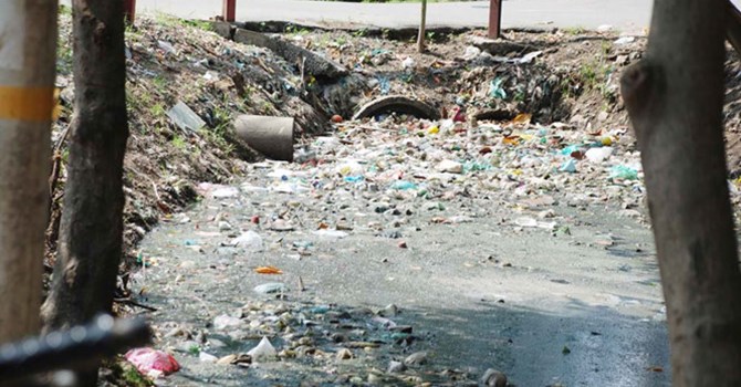 TPHCM: Làm cống hộp để khắc phục tình trạng xả rác bừa bãi của người dân